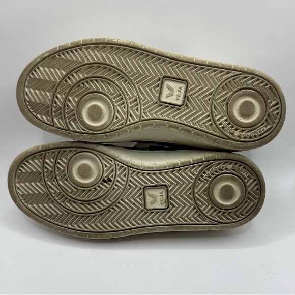 Veja V-90 White and Green Sneakers - Picture 5 of 6